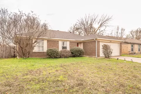 4004 Cypress Springs Dr, Arlington, TX 76001