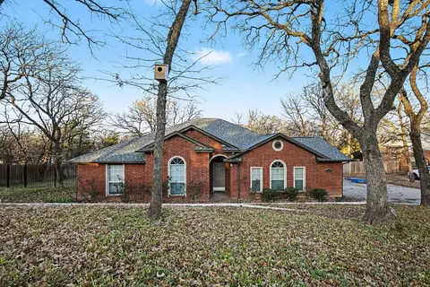 533 Shady Oaks Trl, Burleson, TX 76028