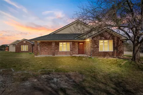 206 Navajo Trl, Gatesville, TX 76528