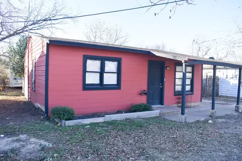 Exterior - 905 Bee St, Brady, TX 76825 photo 2 of 4