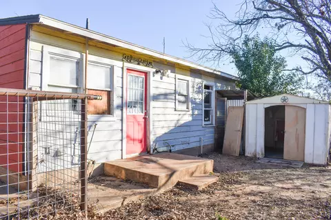 Exterior - 905 Bee St, Brady, TX 76825 photo 4 of 4