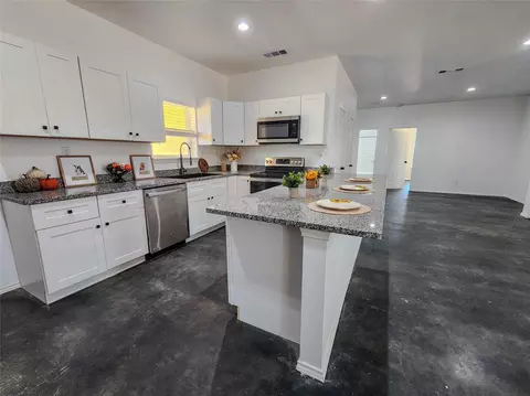 400 Susan Dr, Kennedale, TX 76060