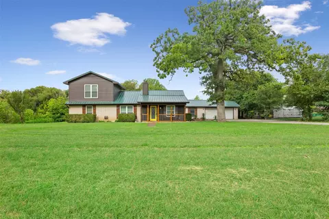 103 Spring Oak St, Lacy Lakeview, TX 76705