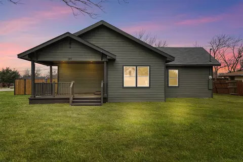 301 N Friou St, Alvarado, TX 76009