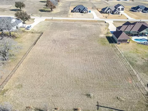 209 Maverick Ct, Granbury, TX 76049