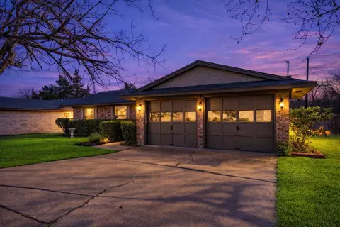 1019 S Valentine Dr, Sherman, TX 75090