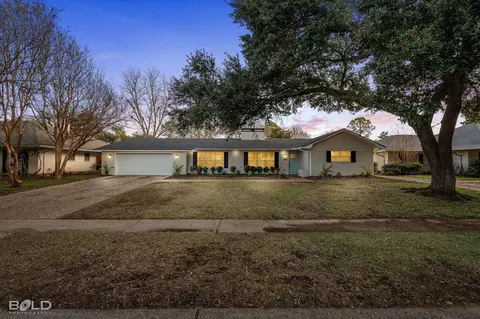 6121 River Rd, Shreveport, LA 71105
