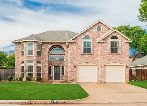 7809 Clover Leaf Dr, North Richland Hills, TX 76182