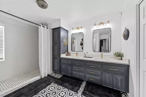 Bath - 3000 Chimney Hill Dr, Waco, TX 76708 photo 1 of 6