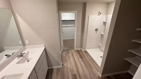Bath - 560 Marsh St, Cleburne, TX 76033 photo 1 of 2