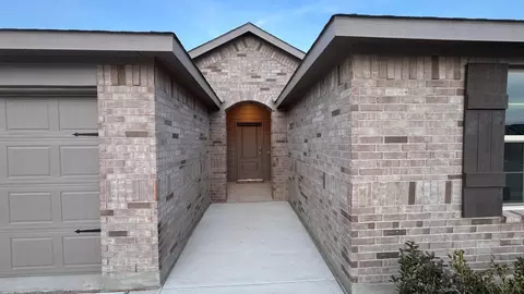 Entry Way - 560 Marsh St, Cleburne, TX 76033 photo 1 of 1