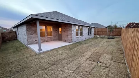 Exterior - 560 Marsh St, Cleburne, TX 76033 photo 2 of 2