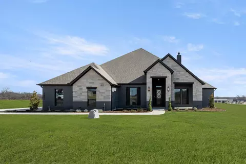 133 Blackstar Ln, Decatur, TX 76234