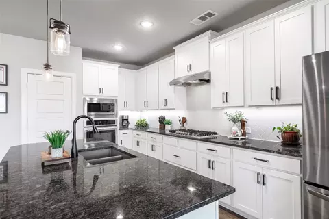 905 Bent Brook Rd, Little Elm, TX 75068