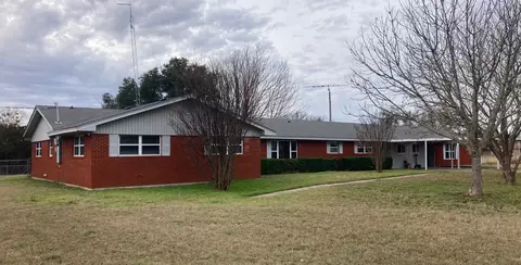 281 Lakeside Dr, China Spring, TX 76633