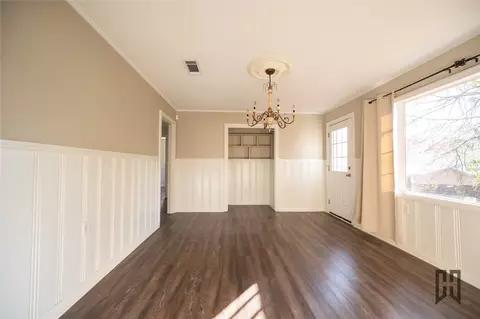 Living - 402 E Todd St, Minden, LA 71055 photo 3 of 6