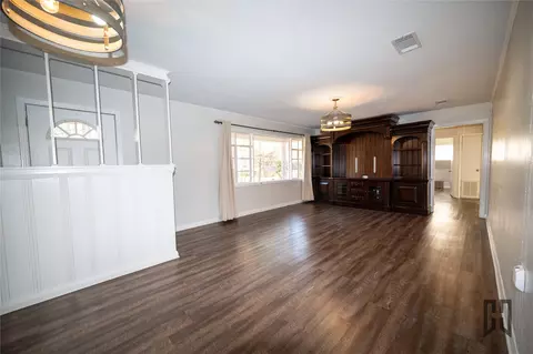 Living - 402 E Todd St, Minden, LA 71055 photo 4 of 6