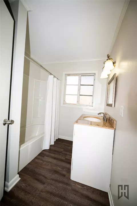 Bath - 402 E Todd St, Minden, LA 71055 photo 1 of 2