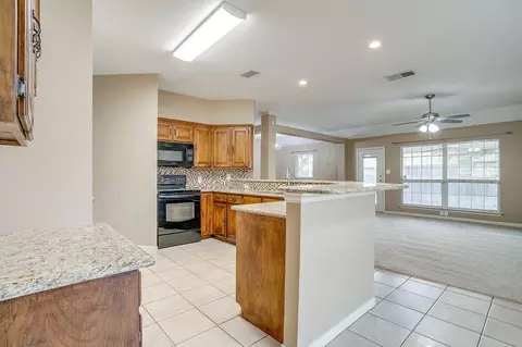 Kitchen - 177 Aspen Loop, Aledo, TX 76008 photo 3 of 4