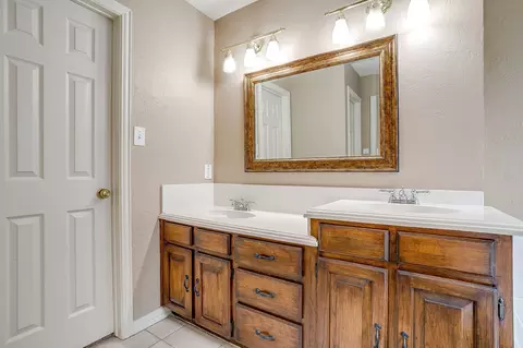 Bath - 177 Aspen Loop, Aledo, TX 76008 photo 2 of 5