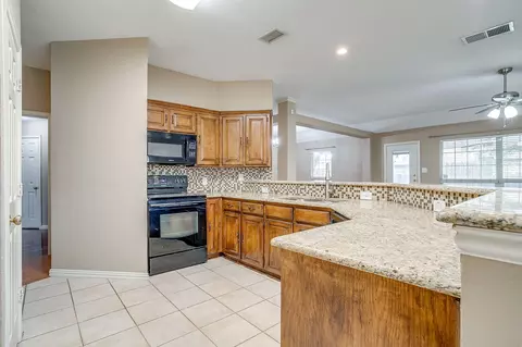 Kitchen - 177 Aspen Loop, Aledo, TX 76008 photo 2 of 4