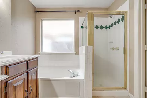 Bath - 177 Aspen Loop, Aledo, TX 76008 photo 4 of 5
