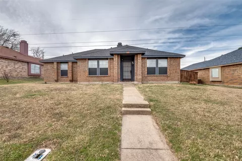 1004 Eagle Dr, Desoto, TX 75115