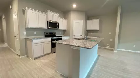 521 Marsh St, Cleburne, TX 76033 photo 3