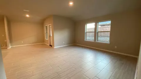521 Marsh St, Cleburne, TX 76033 photo 6