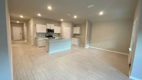 521 Marsh St, Cleburne, TX 76033 photo 5