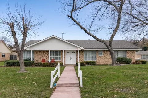 6120 Whitman Ave, Fort Worth, TX 76133