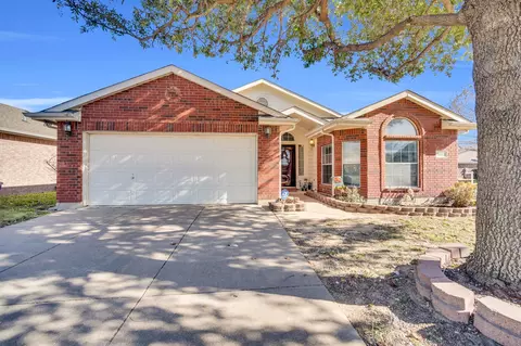 9229 Nightingale Dr, Fort Worth, TX 76123