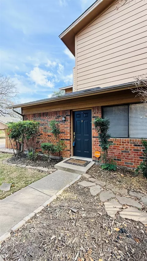 5761 Cedar Creek Dr, Benbrook, TX 76109