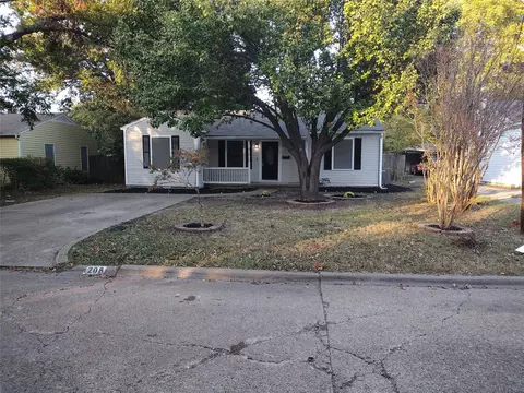 208 Almond St, Waxahachie, TX 75165