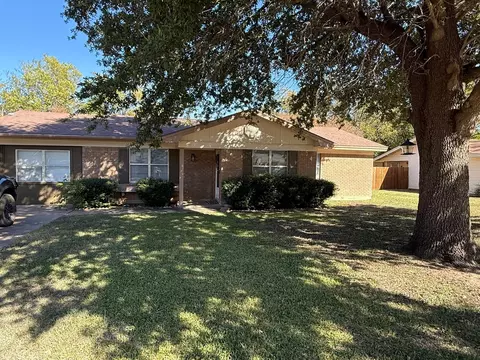 2206 12th St, Brownwood, TX 76801