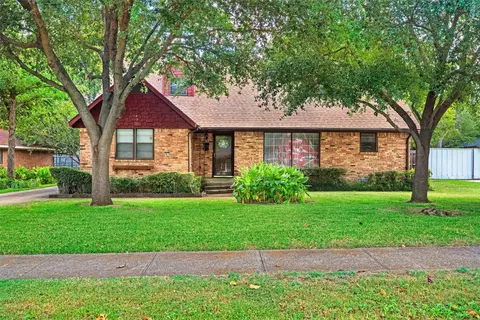 2828 Larkspur Ln, Dallas, TX 75233