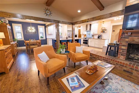 410 Hillcrest Dr, Midlothian, TX 76065