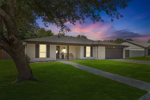 2717 Prestondale Dr, Hurst, TX 76054