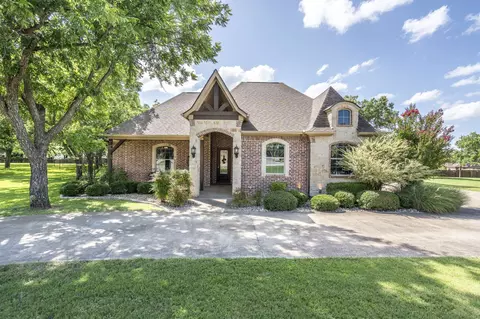 6506 Colonial Dr, Granbury, TX 76049