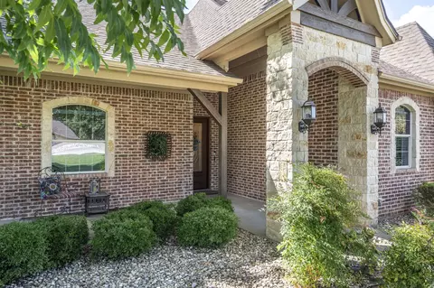 6506 Colonial Dr, Granbury, TX 76049