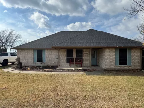 1805 Meadow Creek Dr, Crowley, TX 76036