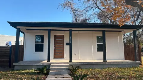 2526 Bethurum Ave, Dallas, TX 75215