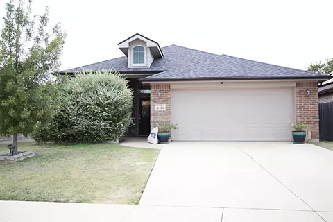 2428 Wakecrest Dr, Fort Worth, TX 76108