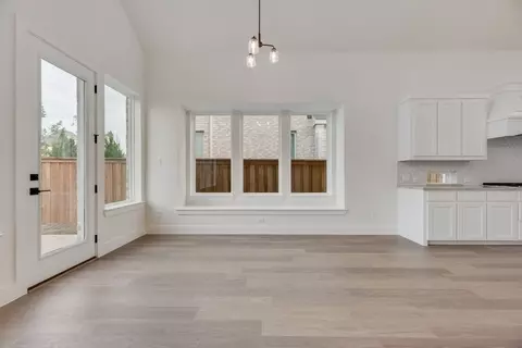 Living - 3517 Laurel Ct, Corinth, TX 76208 photo 9 of 10