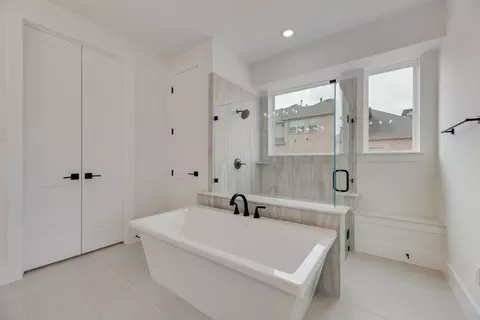 Bath - 3517 Laurel Ct, Corinth, TX 76208 photo 1 of 4