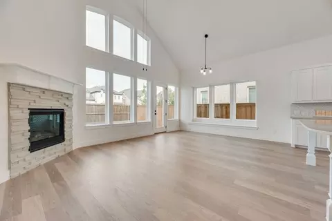 Living - 3517 Laurel Ct, Corinth, TX 76208 photo 6 of 10