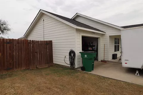 Exterior - 309 Thomas St, Terrell, TX 75160 photo 4 of 4