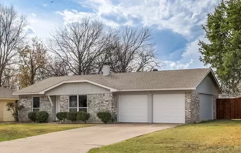 341 NW Summercrest Blvd, Burleson, TX 76028