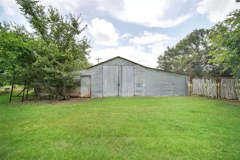 Exterior - 127 Valentine St, Windthorst, TX 76389 photo 4 of 8