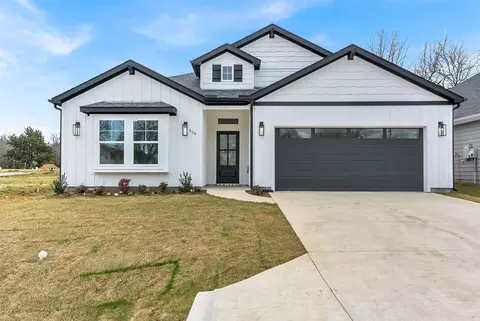 404 Betchan St, Lake Dallas, TX 75065